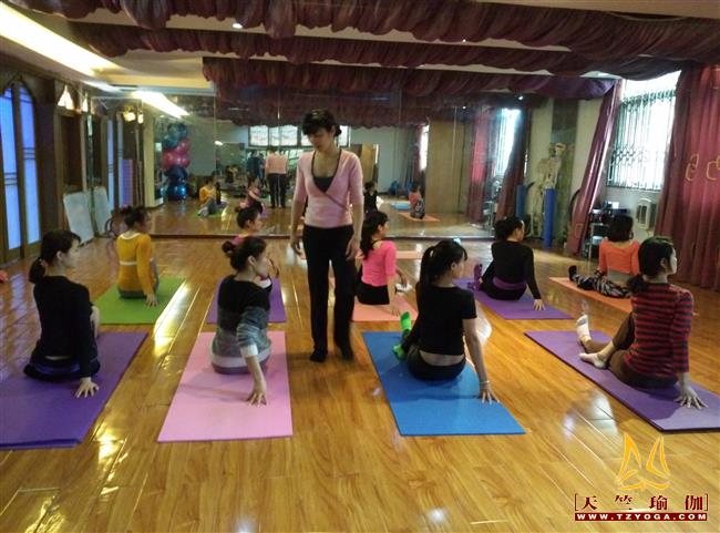 天竺瑜伽第213期初中高级连读瑜伽教练培训全日制脱产培训班